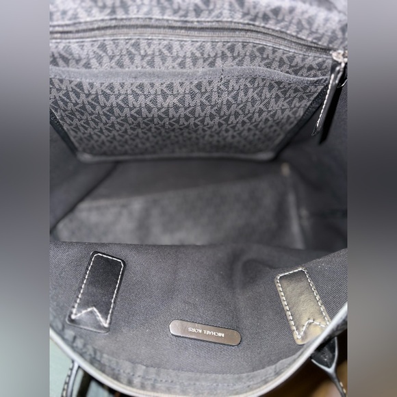 MICHAEL KORS TRAVEL LARGE TOP ZIP TOTE - Picture 11 of 14